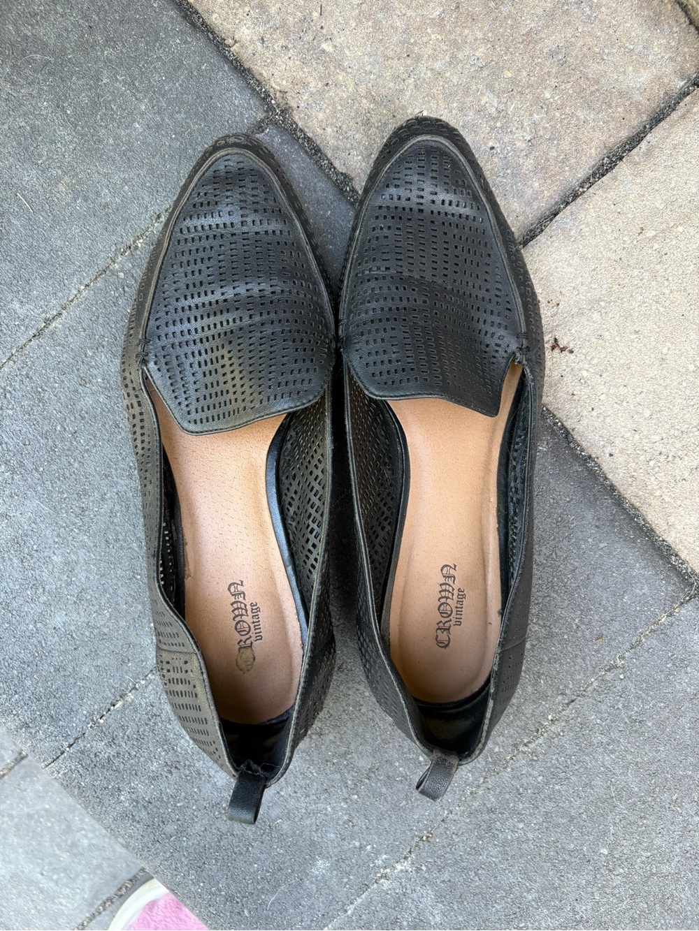 Crown Vinatge black leather loafers - size 8.5